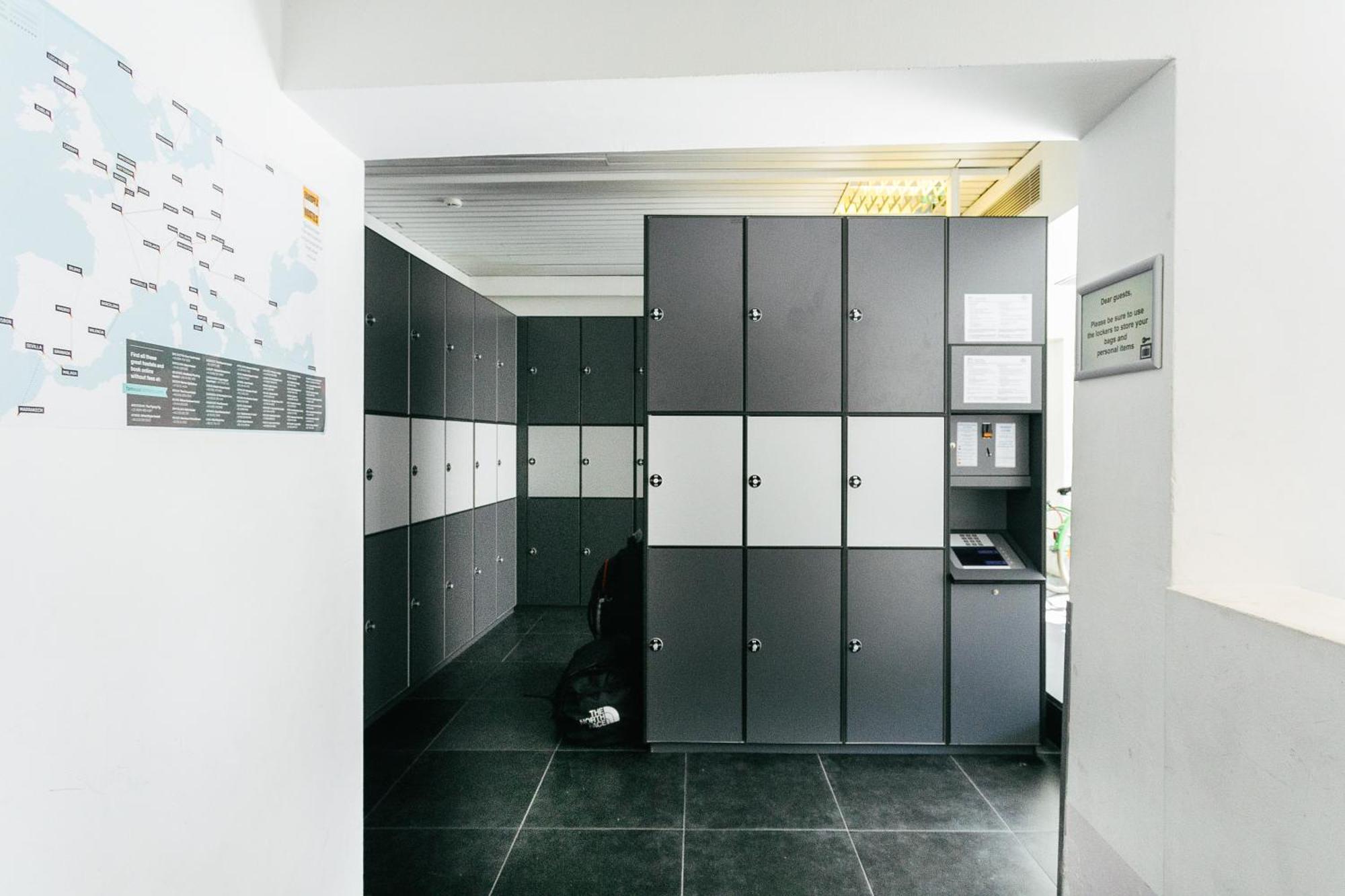 St Christopher'S Inn Hostel At The Bauhaus Брюгге Экстерьер фото